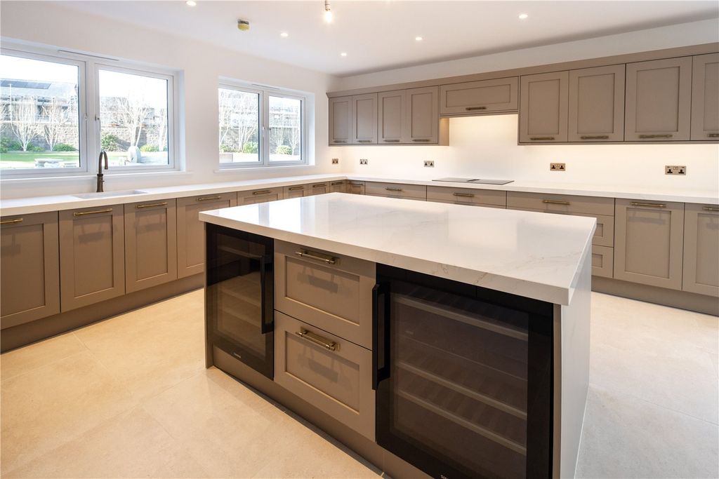 Property photo 2 of 17 Kitchen