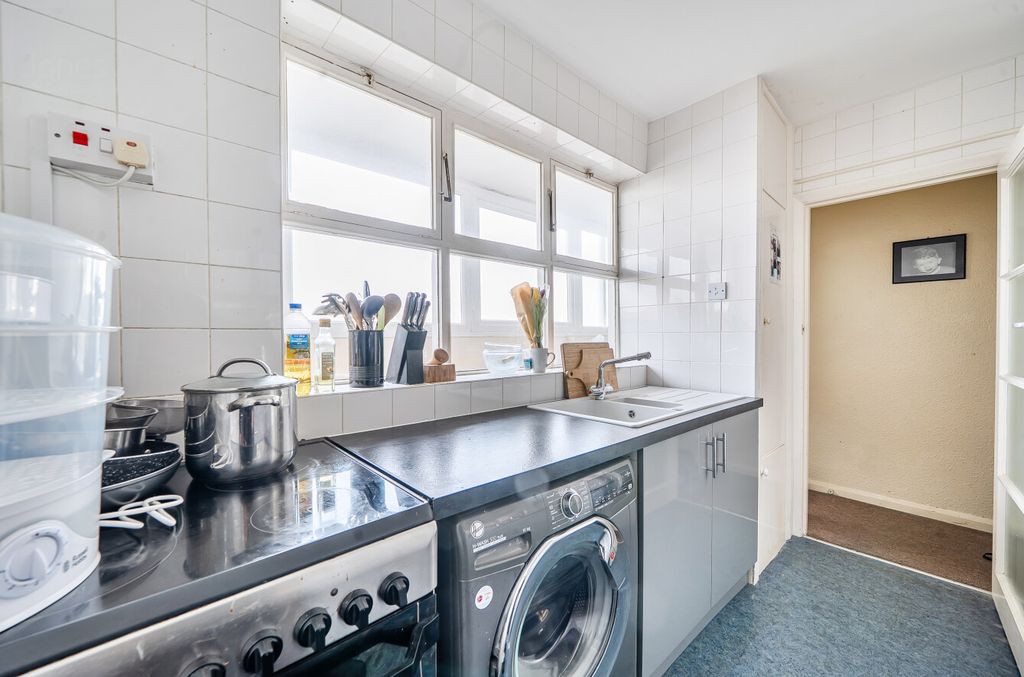 Property photo 3 of 17 E6c2E23d-4E8B-4Fb...