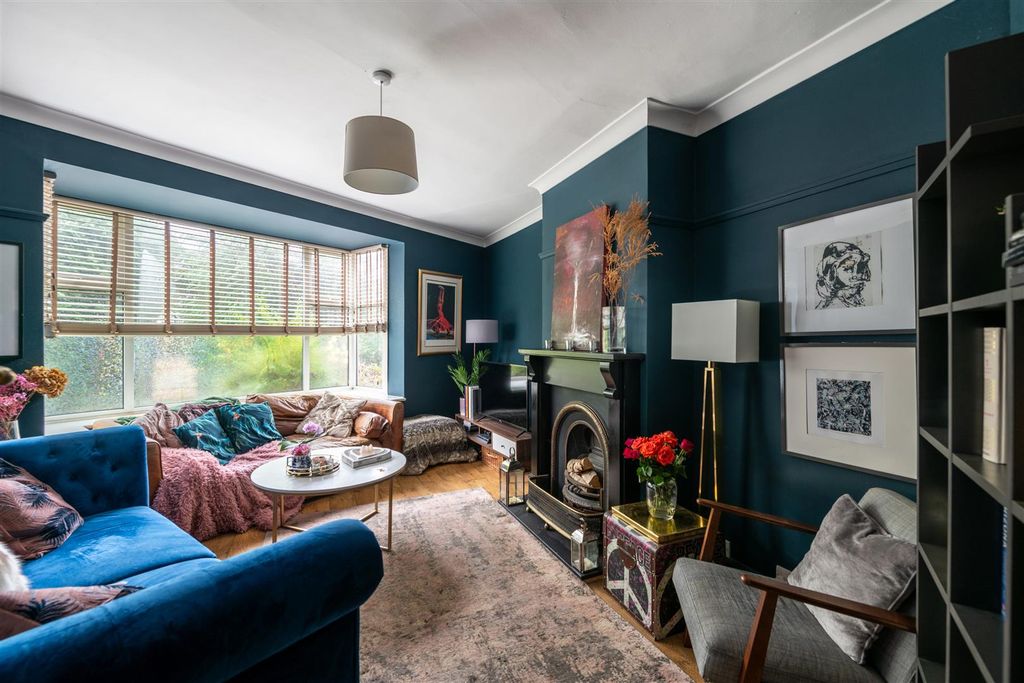 Property photo 1 of 10 51 Meath Green Internals-10.Jpg