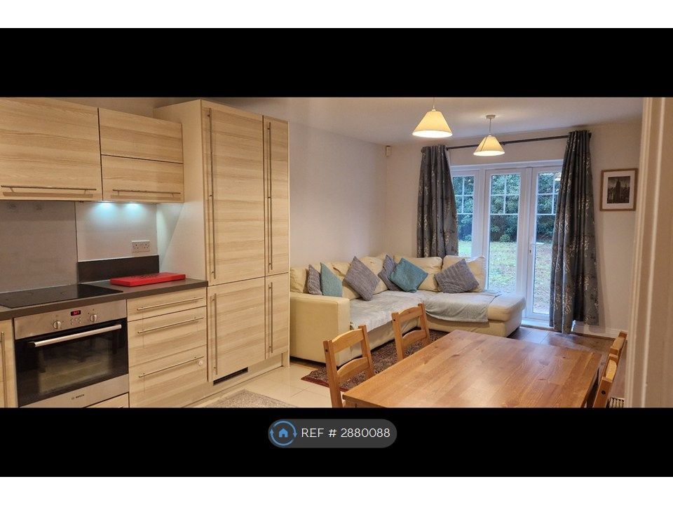 Property photo 1 of 11 Living Room