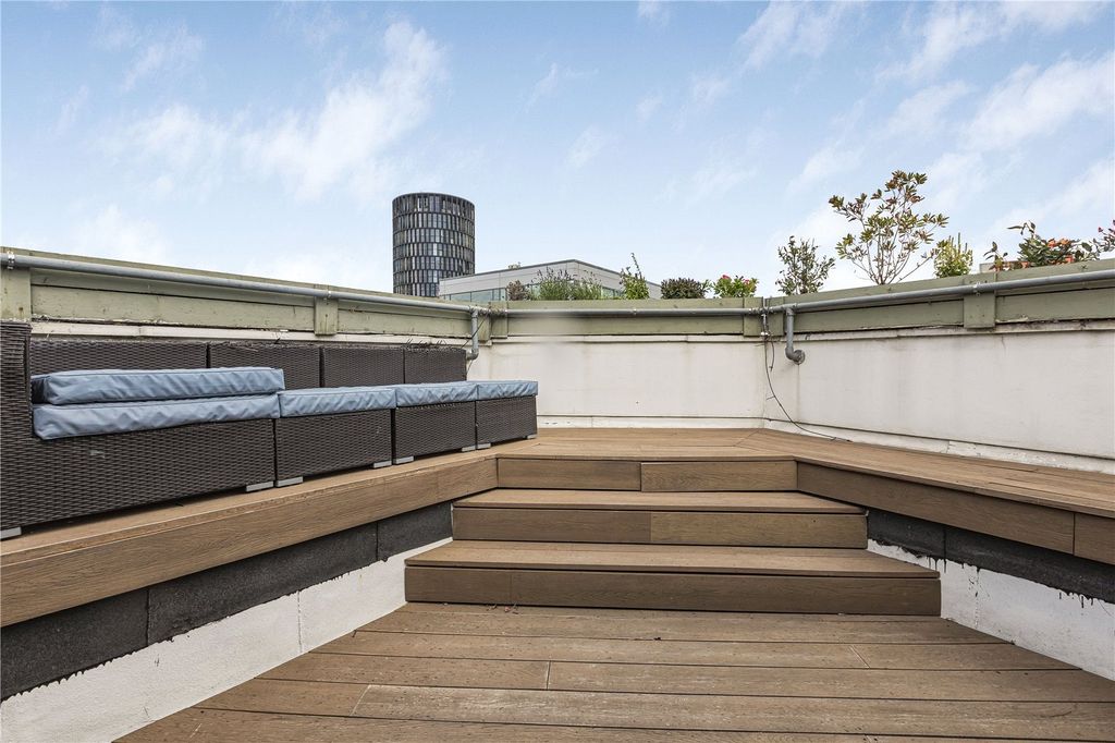 Property photo 2 of 23 Terrace