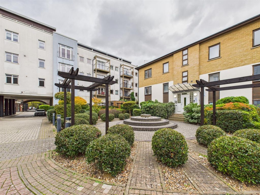 Property photo 1 of 8 Cam04237G0-Pr0226-Still008.Jpg