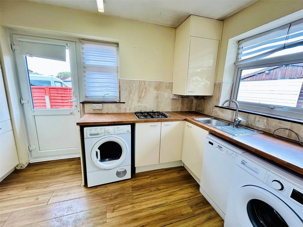 Property photo 3 of 16 Kitchen