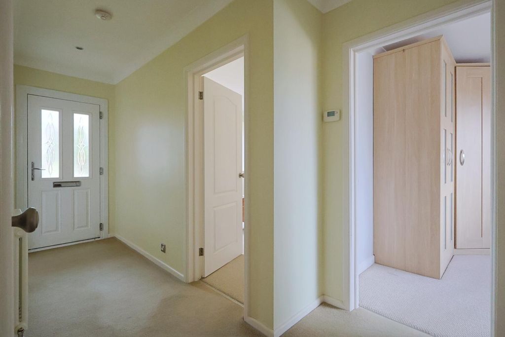 Property photo 2 of 16 Hallway