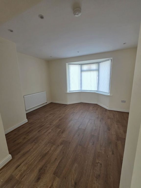 Property photo 3 of 10 Dining Area