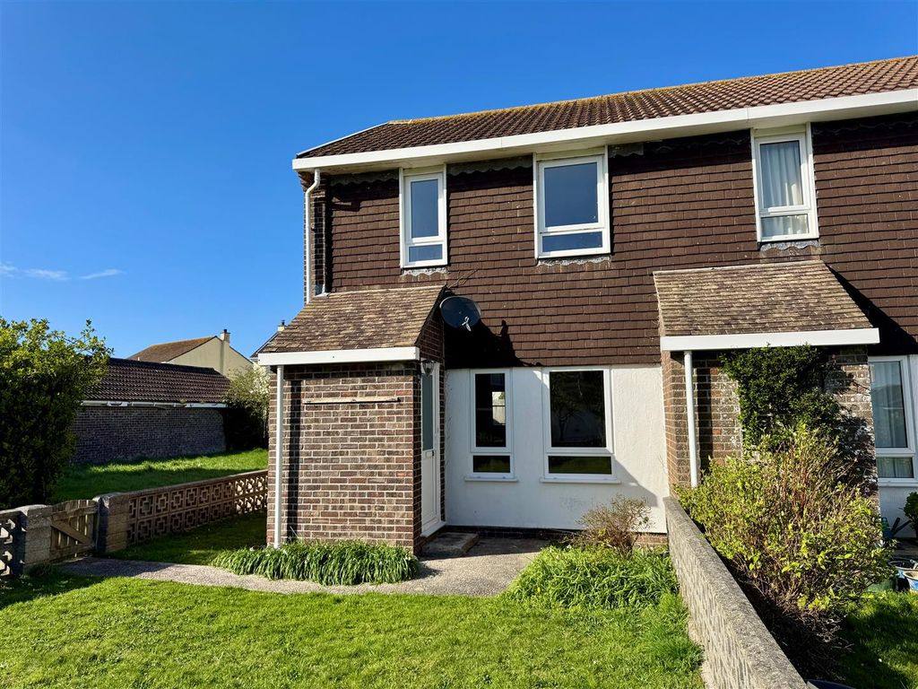 Property photo 1 of 10 26 Churchfields Road