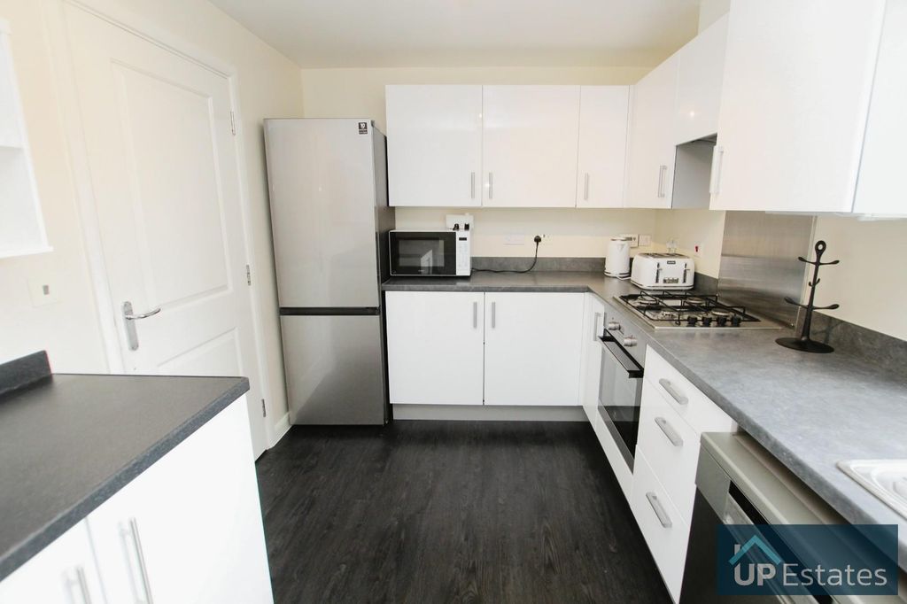 Property photo 3 of 15 Kitchen