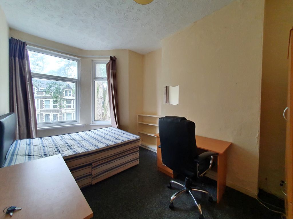 Property photo 1 of 15 4 Bedroom Flat To Rent (Students Or Professionals)
