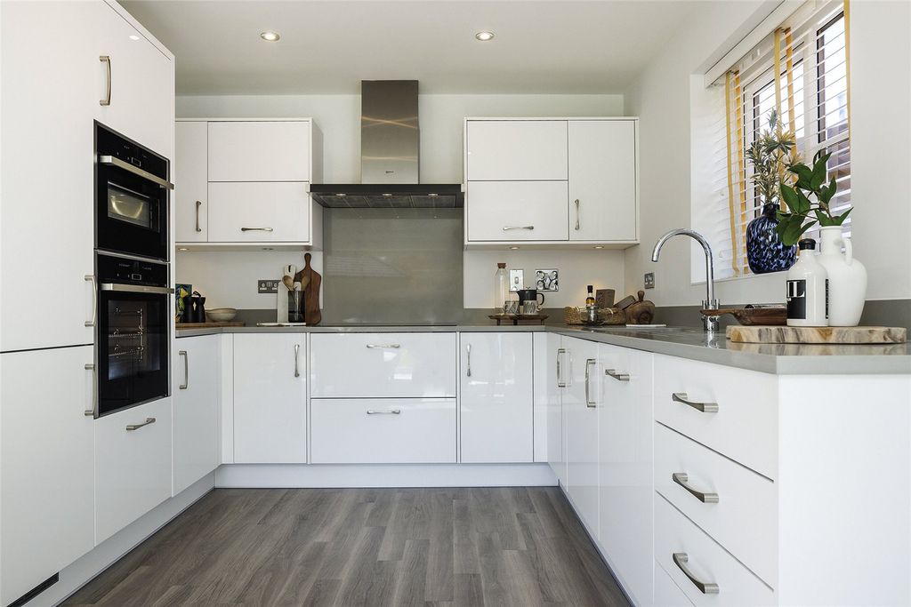 Property photo 2 of 10 Kitchen