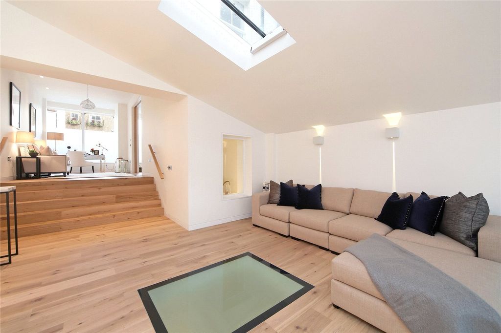 Property photo 2 of 14 Reception