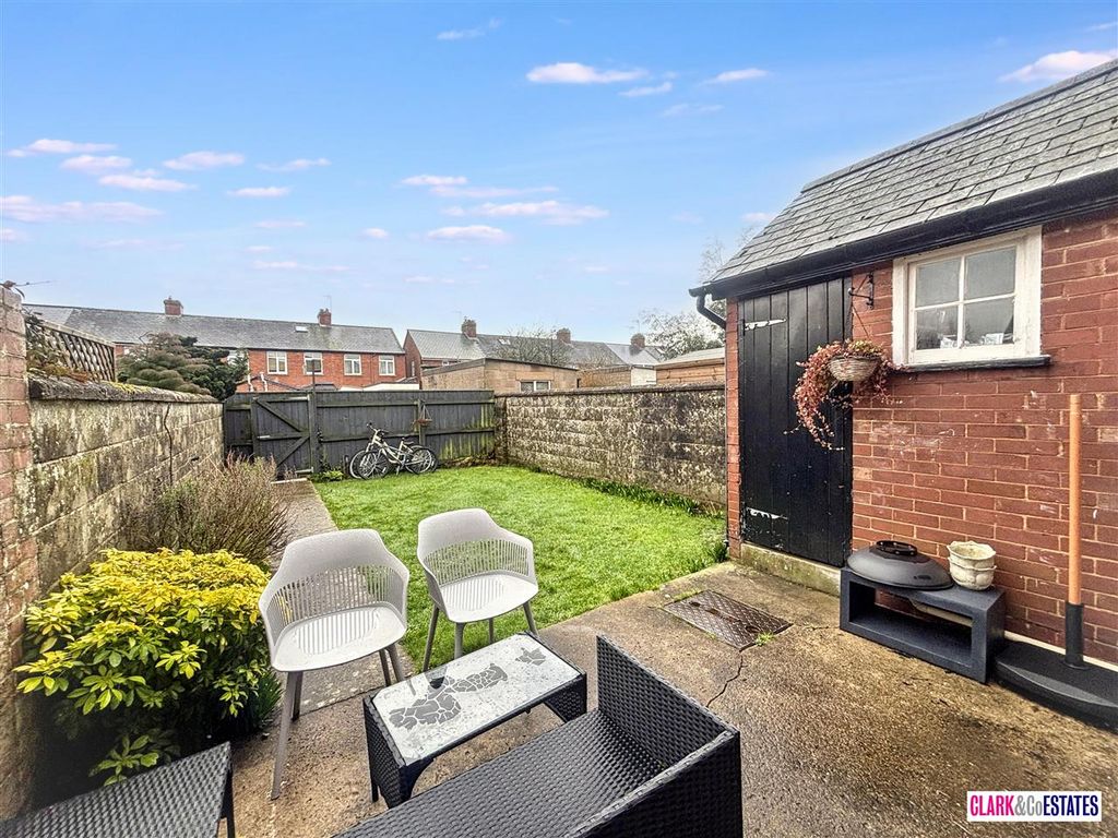 Property photo 2 of 10 Garden