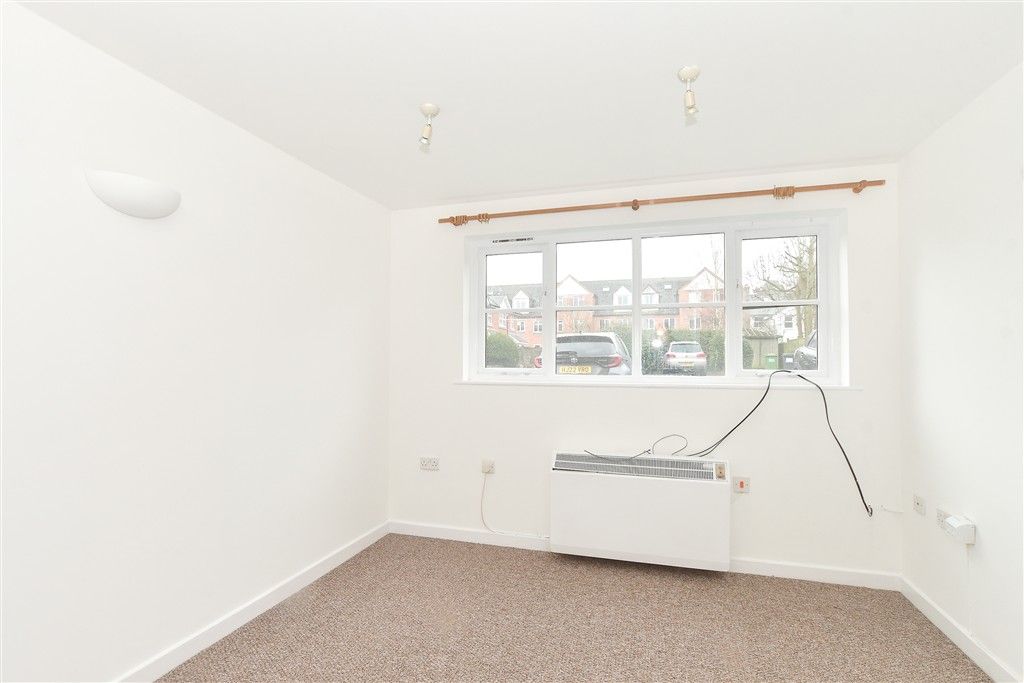 Property photo 1 of 13 Lounge