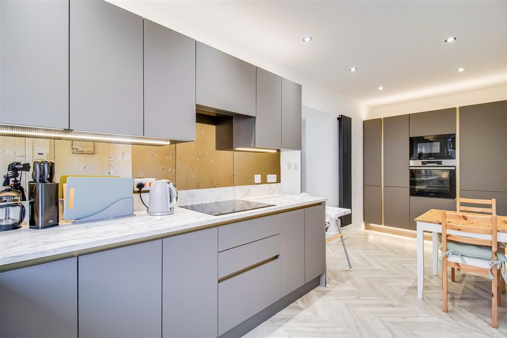 Property photo 3 of 11 Kitchen/Diner