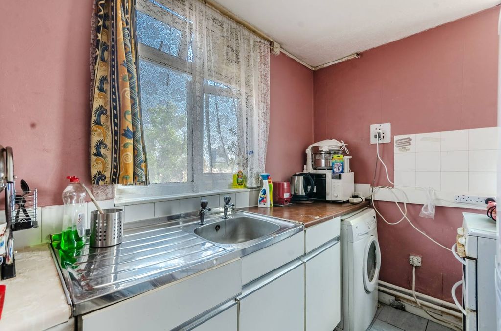 Property photo 3 of 4