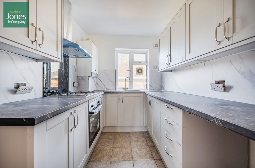 Property photo 2 of 9 Kitchen