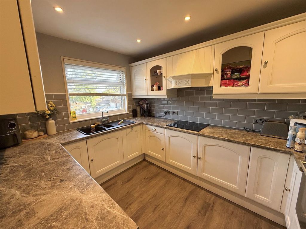 Property photo 3 of 9 K.Jpg