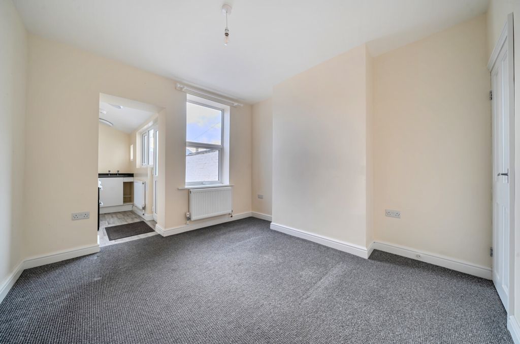 Property photo 3 of 10 1396827-4-695d197521A93