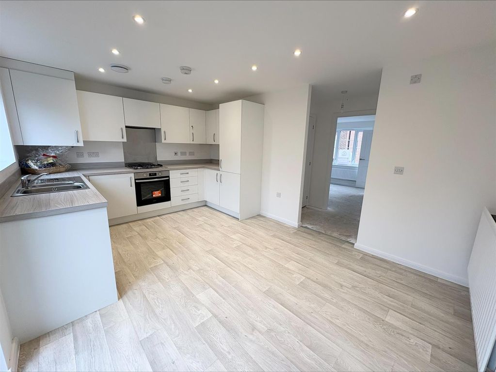 Property photo 3 of 11 003 Kitchen.Jpeg