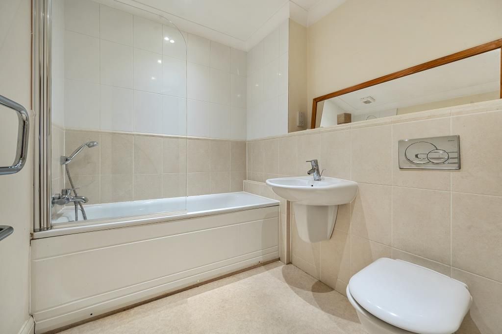 Property photo 3 of 20 Bathroom