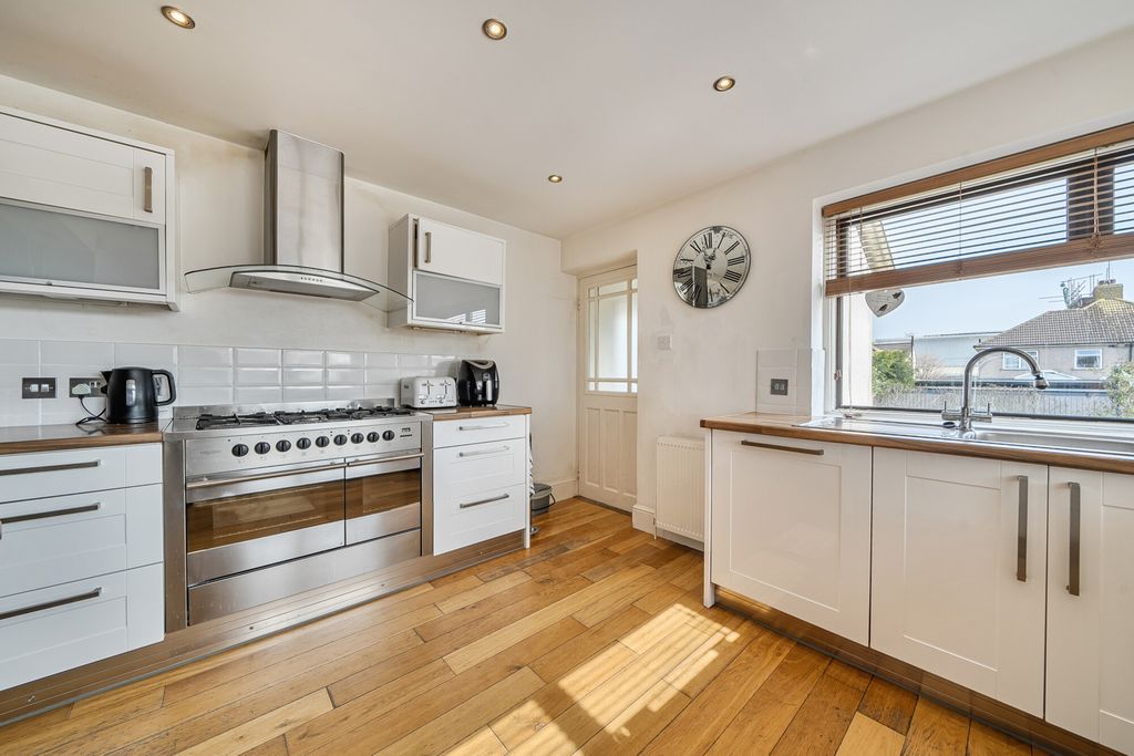 Property photo 2 of 20 1432529-14-69c194...