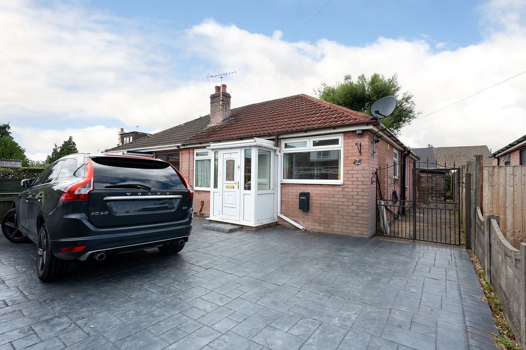 Property photo 1 of 11 7 Meadowside Road