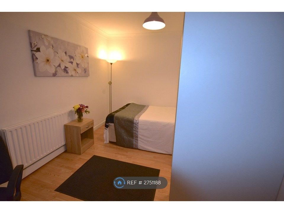 Property photo 2 of 32