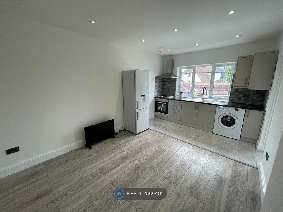 Property photo 2 of 11 Beautiful Open Plan Living Room &amp; Kitchen