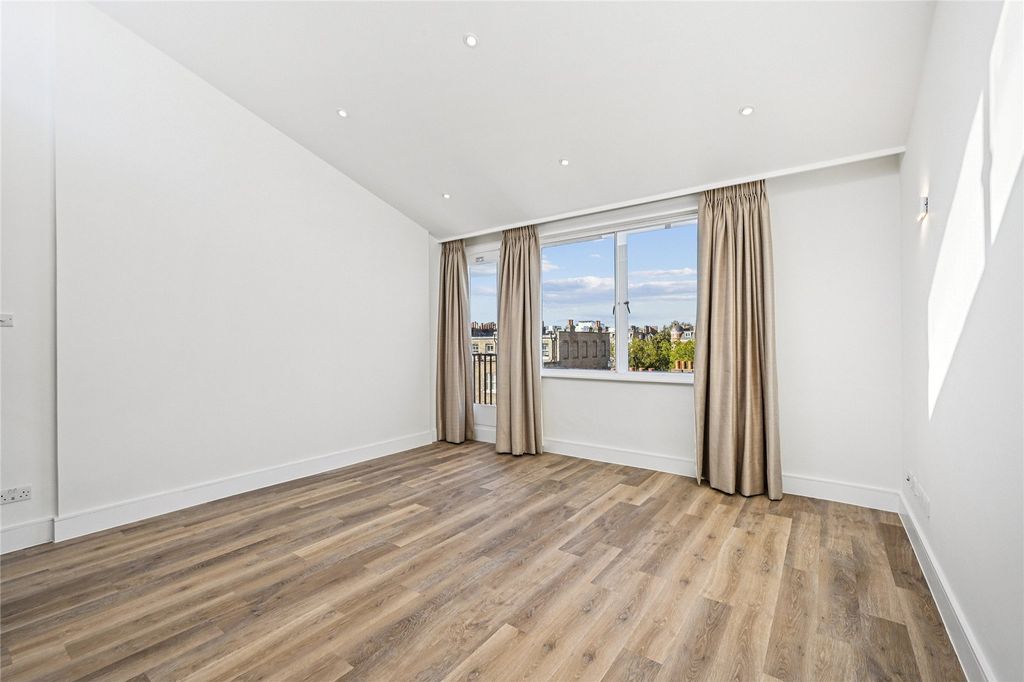 Property photo 2 of 17 Picture No. 08