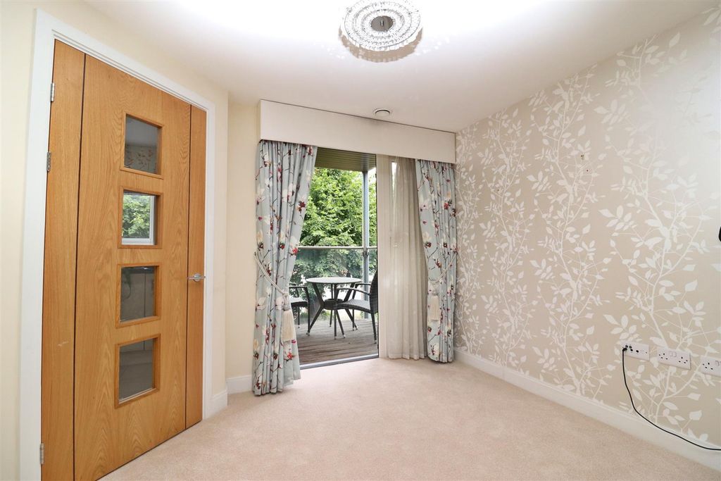Property photo 3 of 13 Living.Jpg