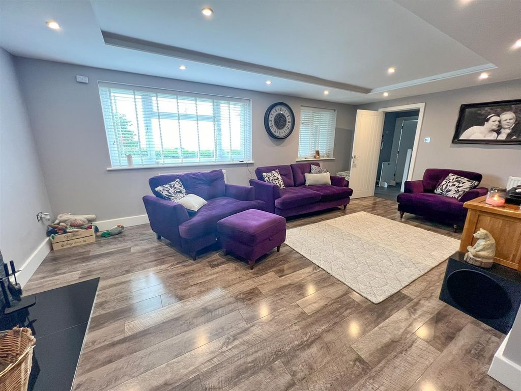 Property photo 2 of 27