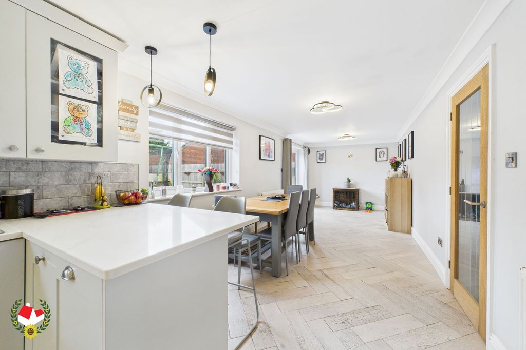 Property photo 2 of 19