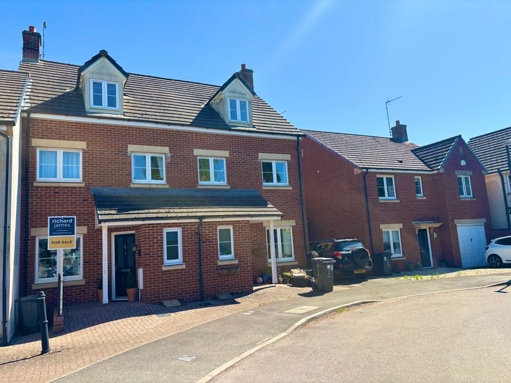 Property photo 1 of 12 Image00002