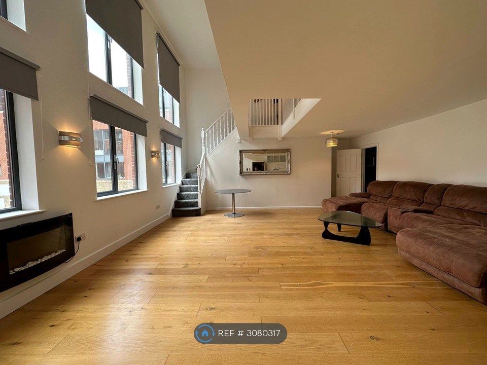 Property photo 1 of 33 Downstairs Reception Area