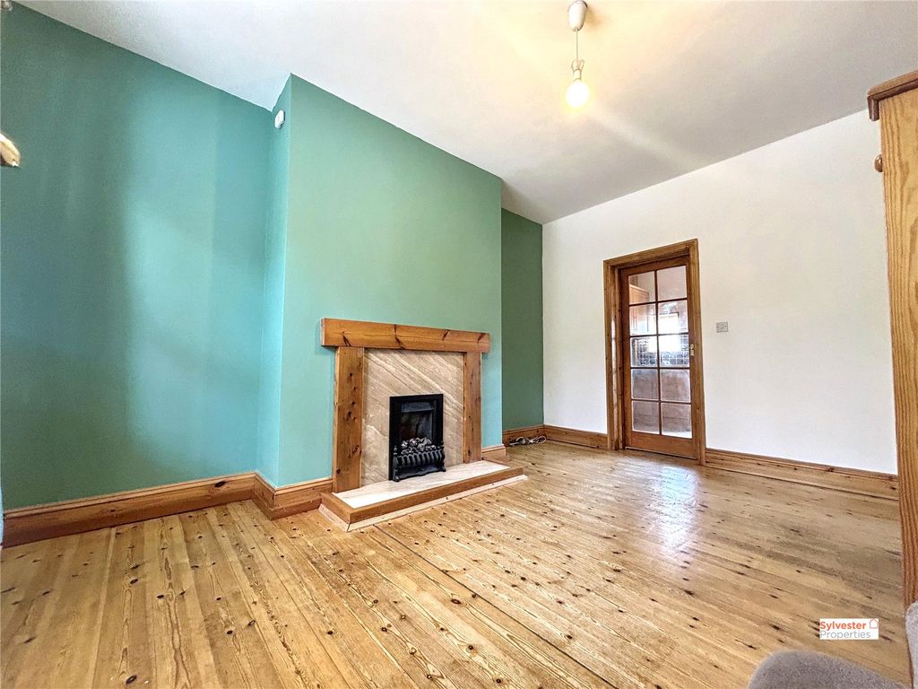 Property photo 2 of 16 Picture No. 12