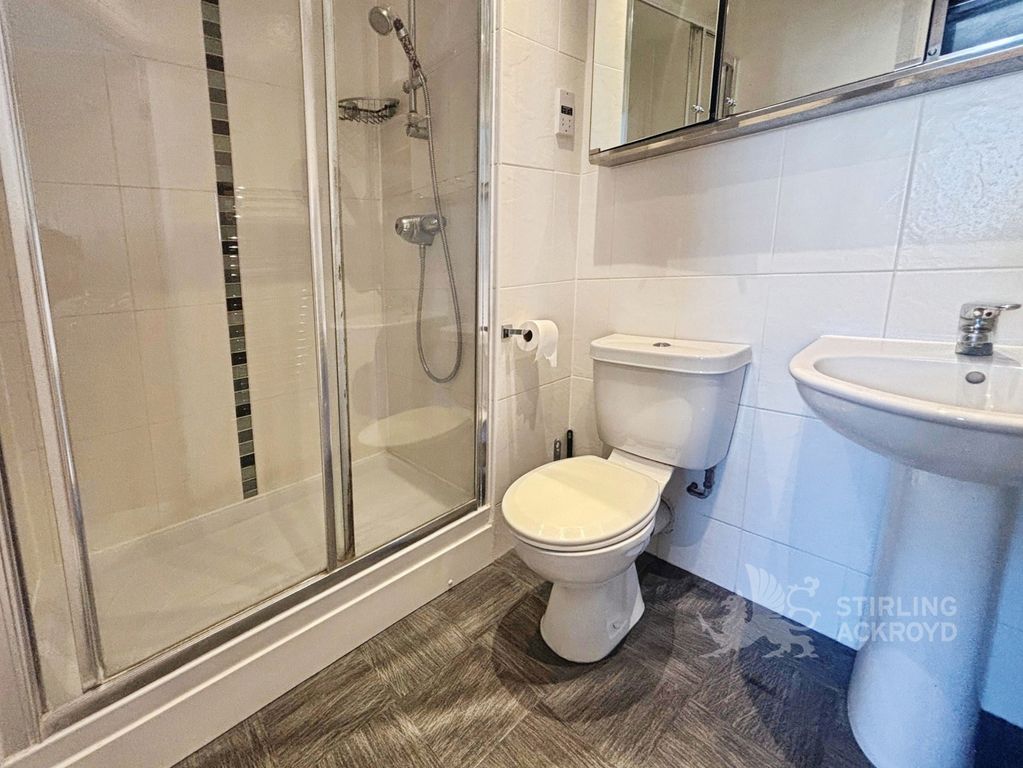 Property photo 2 of 11 Bathroom