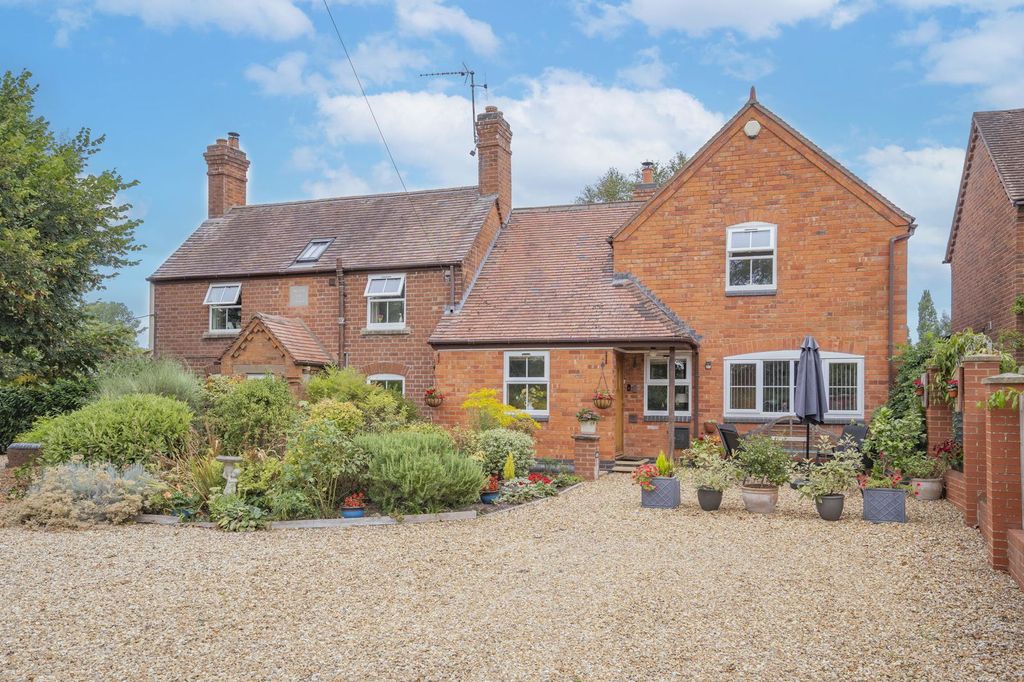 Property photo 2 of 31