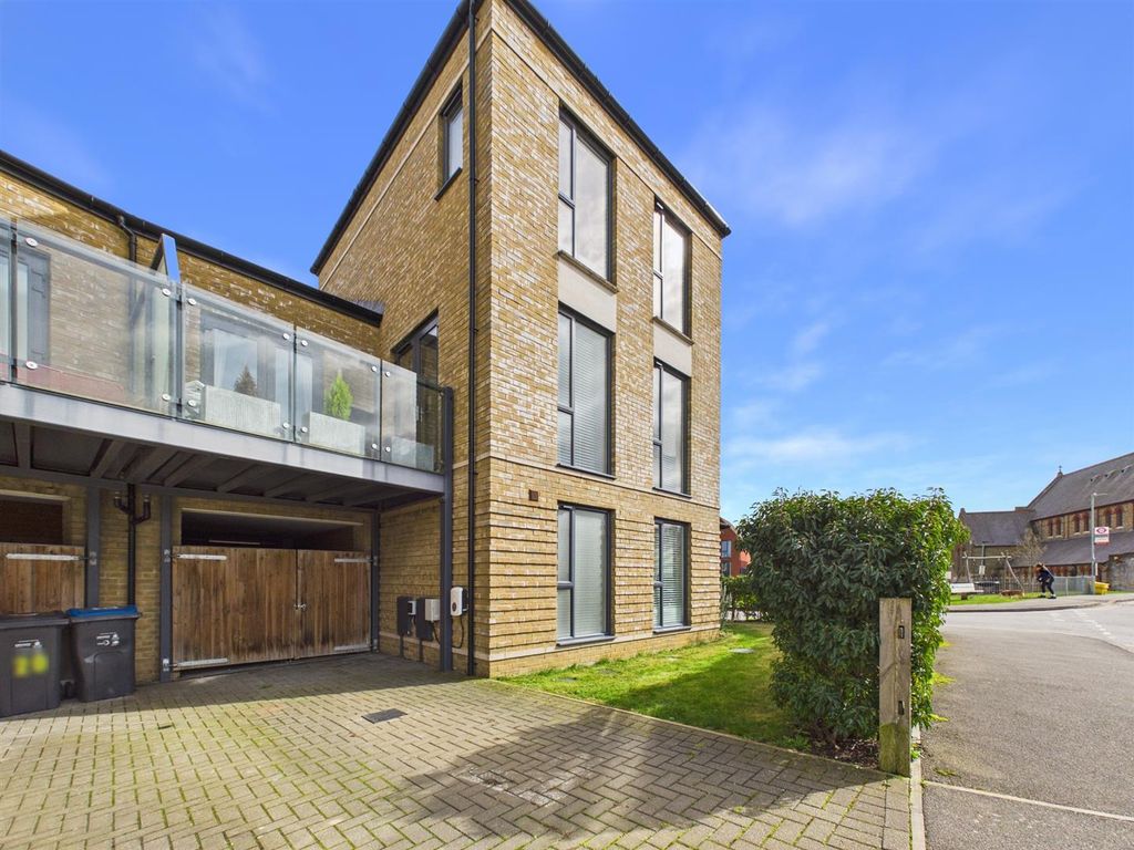 Property photo 1 of 25 Cam02885G0-Pr0584-Still037.Jpg