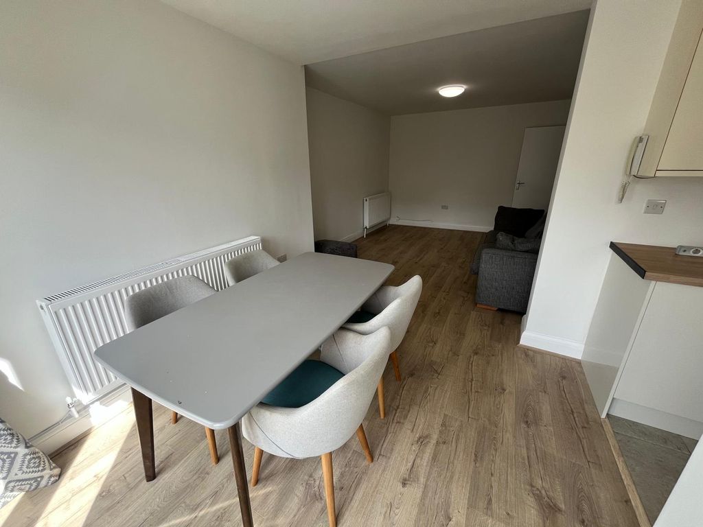 Property photo 3 of 25