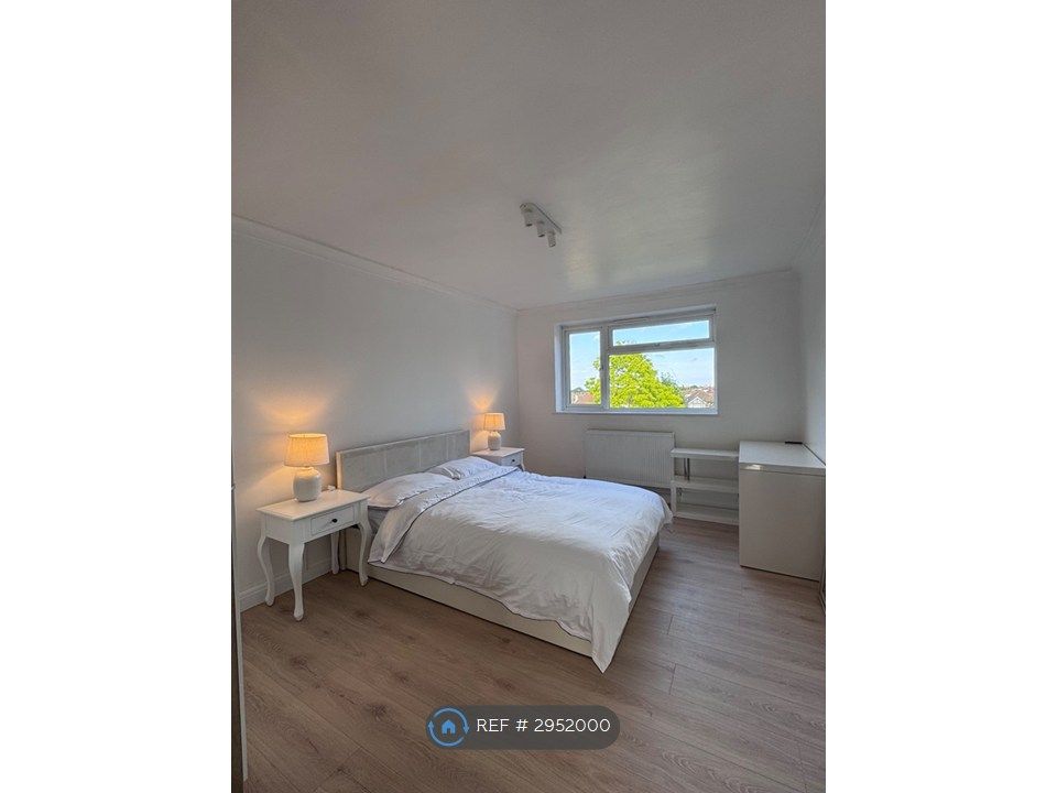 Property photo 3 of 9 Master Bedroom