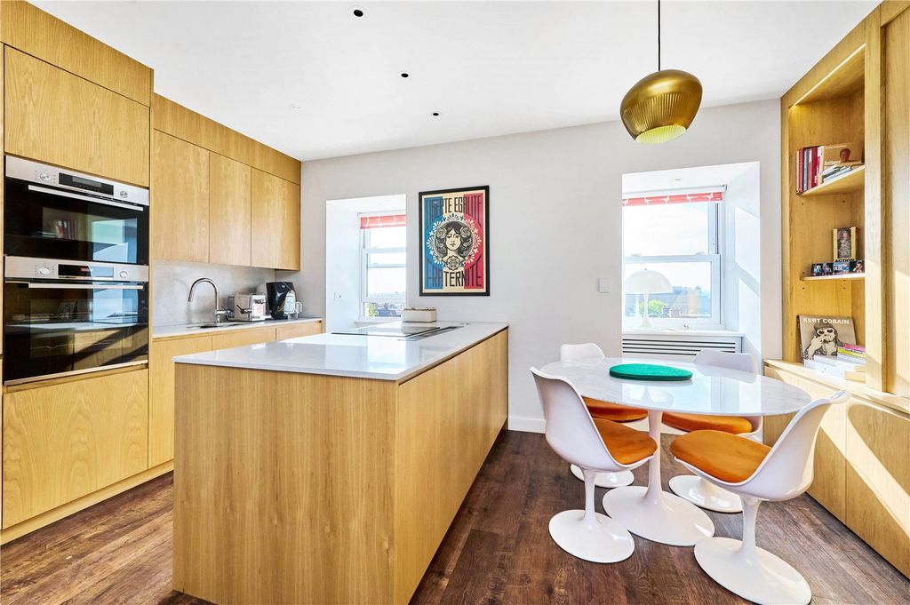 Property photo 2 of 17 Kitchen