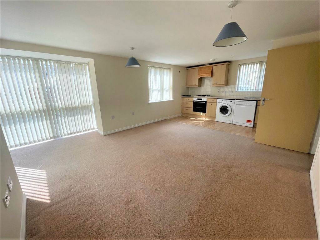 Property photo 3 of 11 Kitchen