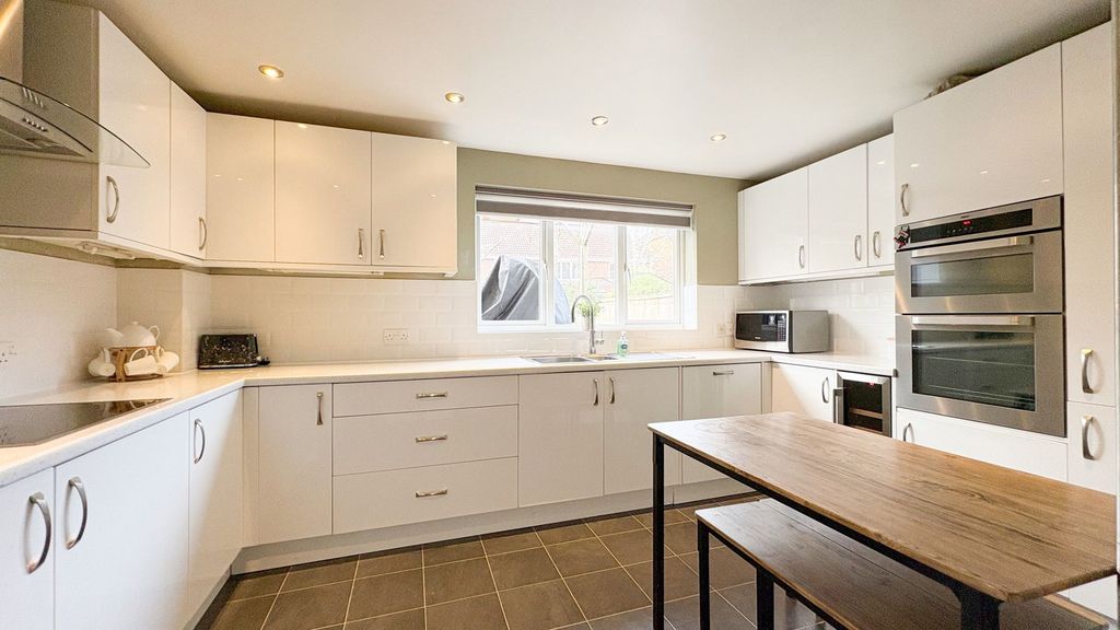 Property photo 2 of 21