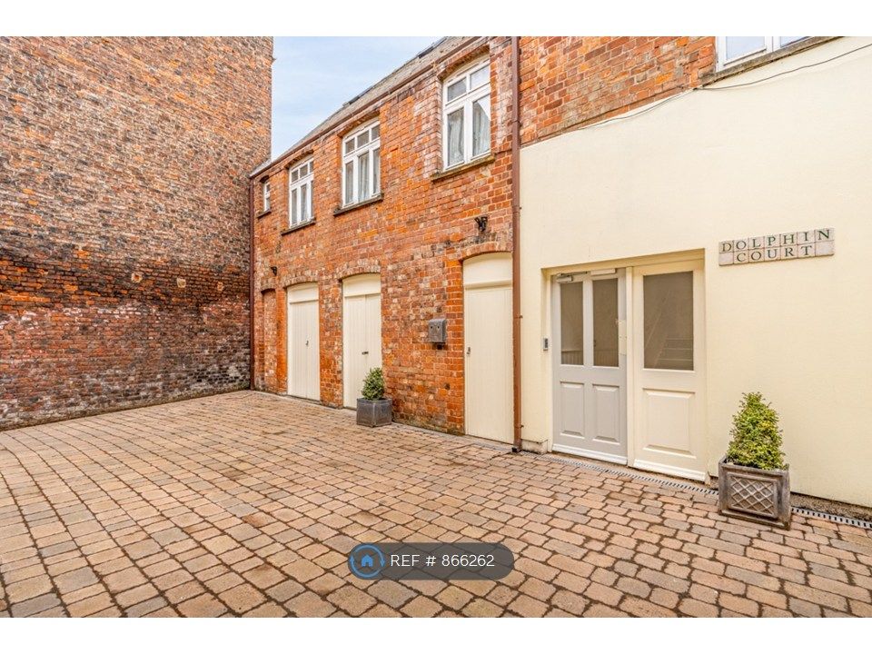 Property photo 2 of 10 Private Courtyard And Secure Entrance