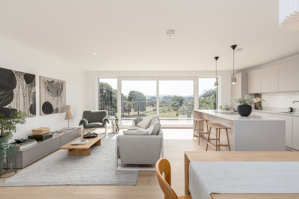 Property photo 3 of 15 Living/Dining