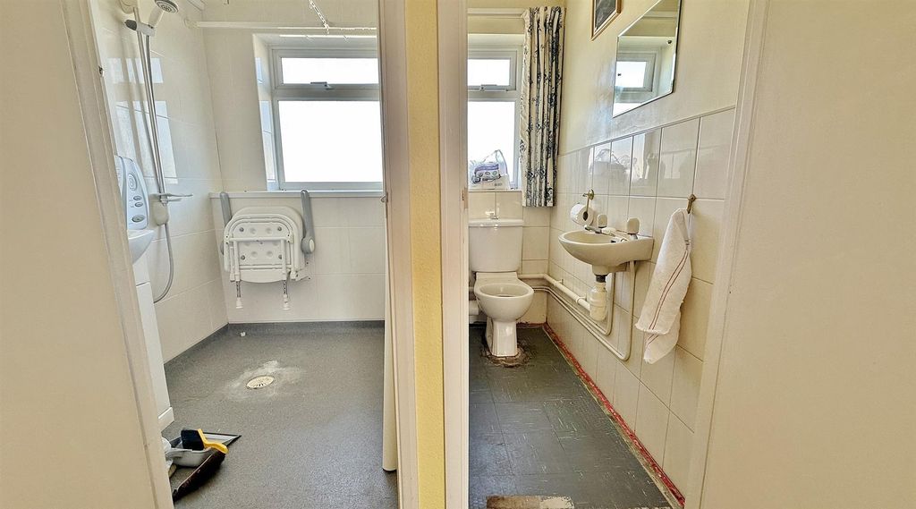 Additional image 11 of 2 bed flat for saleQueens Road, Frinton-On-Sea CO13