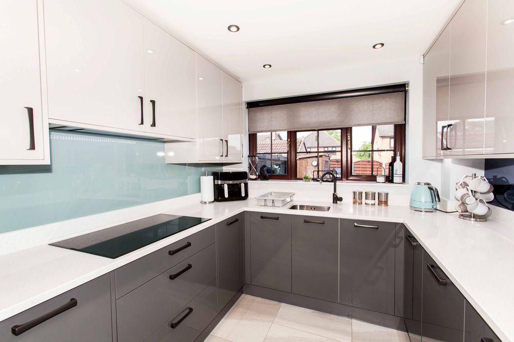 Property photo 2 of 53