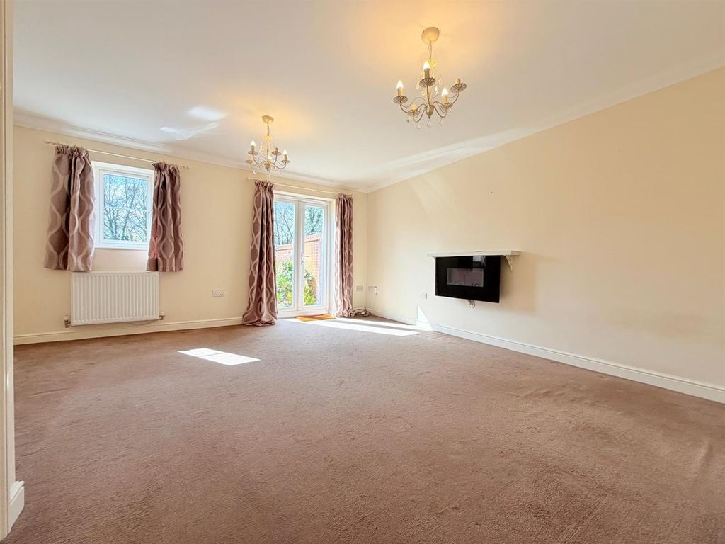 Property photo 3 of 11 Lounge/Diner