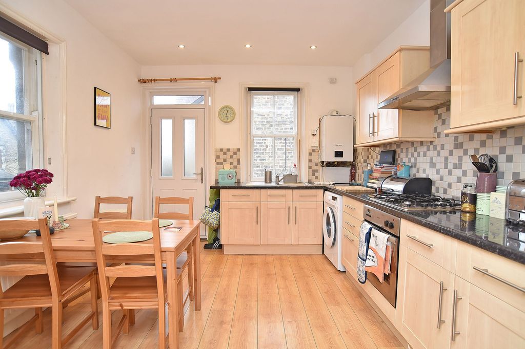 Property photo 3 of 7