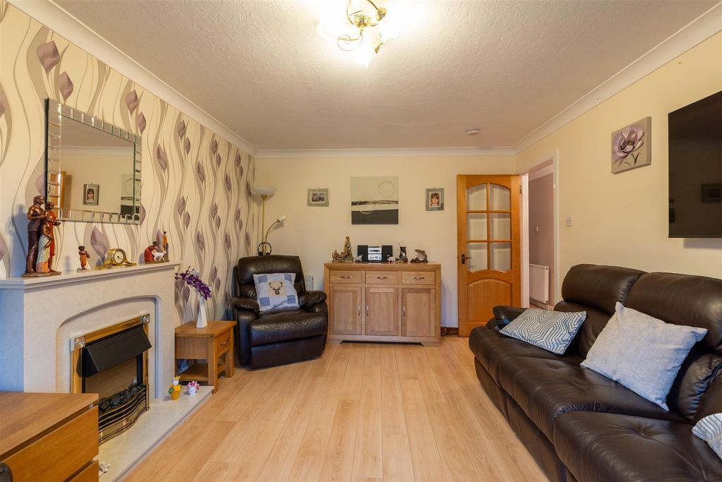 Property photo 3 of 14 S003.Jpg