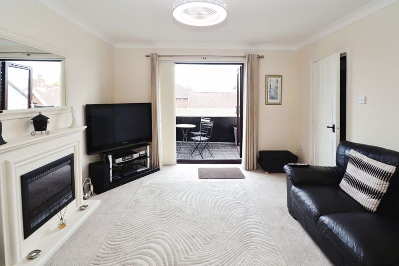 Property photo 1 of 18 Osbornes Court